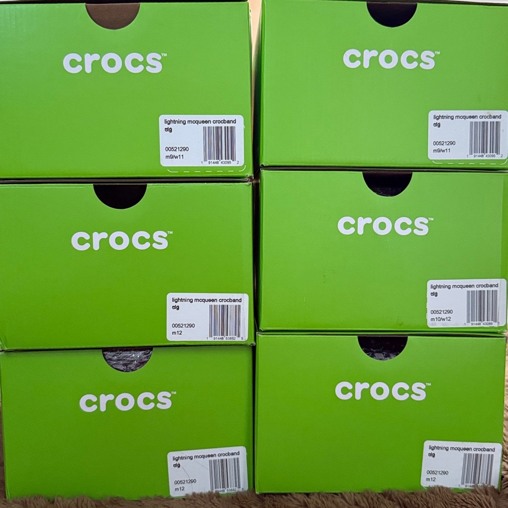 Men’s Lightning McQueen Light-Up CROCS - Picture 6 of 6